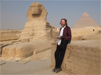 Image of Robert Schoch in front of the Great Sphinx
