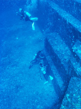 Image of the underwater monument at Yonaguni, Japan
